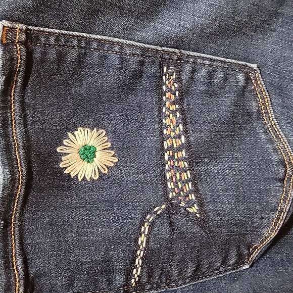 Upcycled Molly Made It curvy jeggings, floral print & embroidery blue jeans - Picture 13 of 17